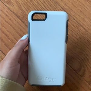 White and grey otter box iPhone 6/6s case